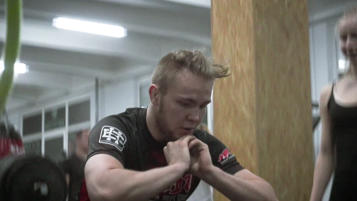 Cvičení s vlastní vahou v Tvůj Gym – záběr z videa