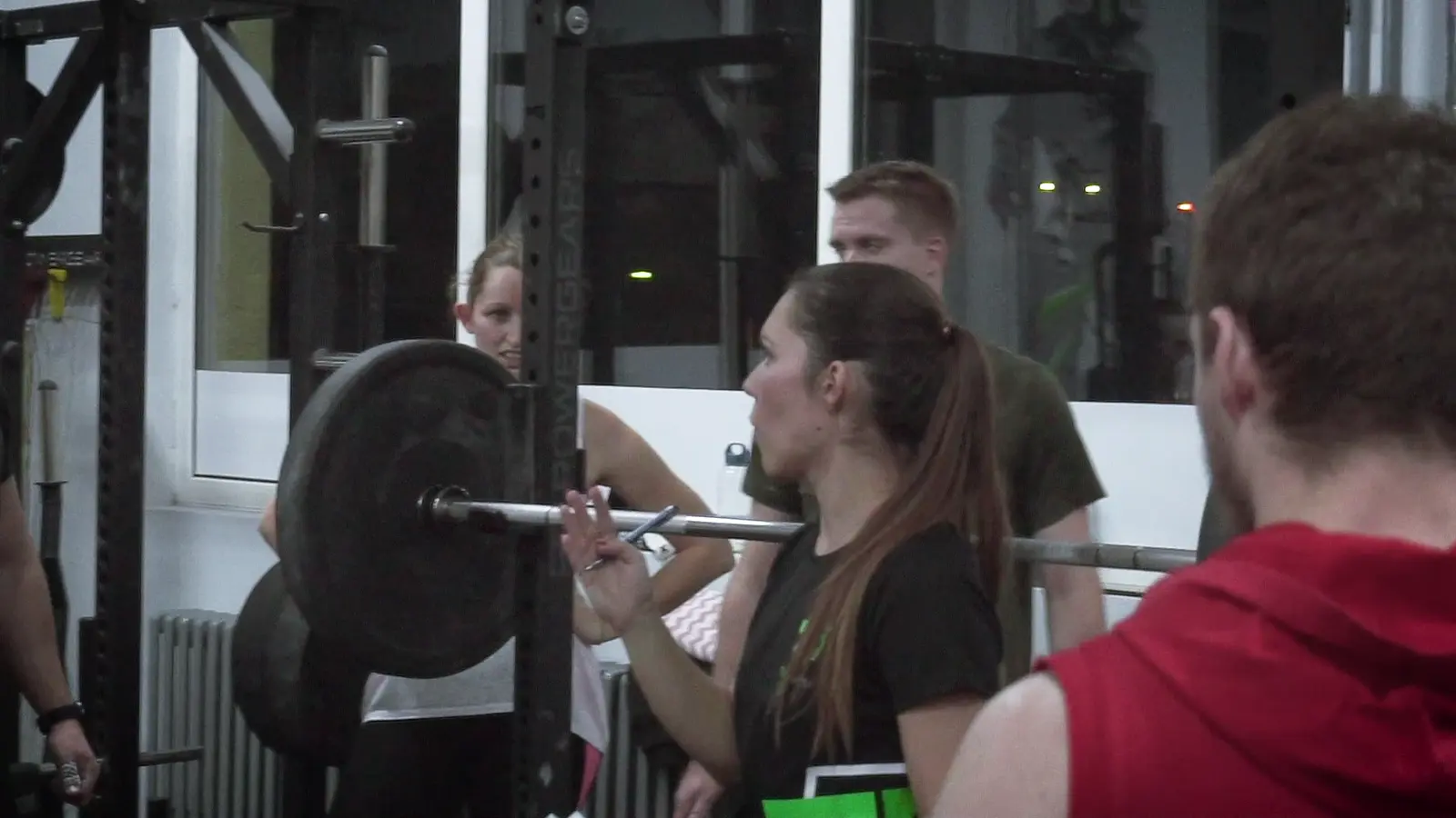 Lidé při společném tréninku v původním Tvém Gymu